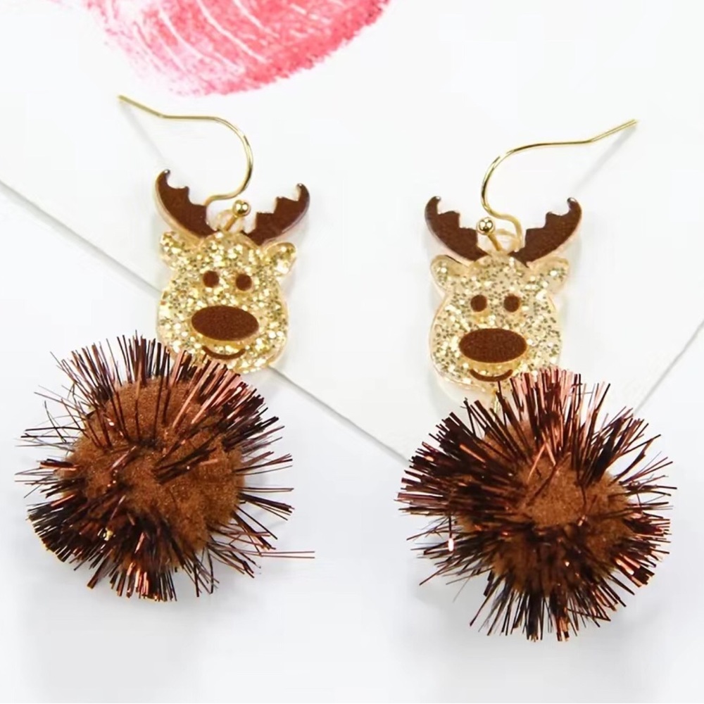 🦌 🎄 NWT- Christmas Reindeer Glitter Puffs Earrings🎄🦌